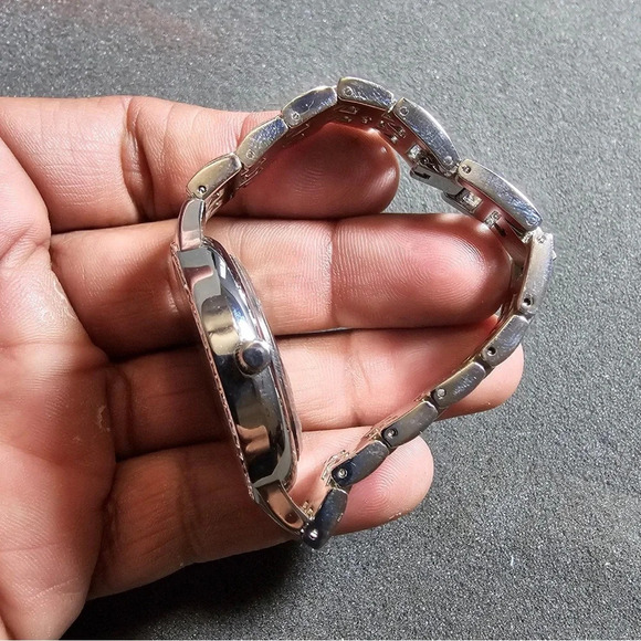 I.N.C Ladies Quartz Fashion Watch Silver Tone Mother Of Pearl Dial Working - Picture 6 of 9